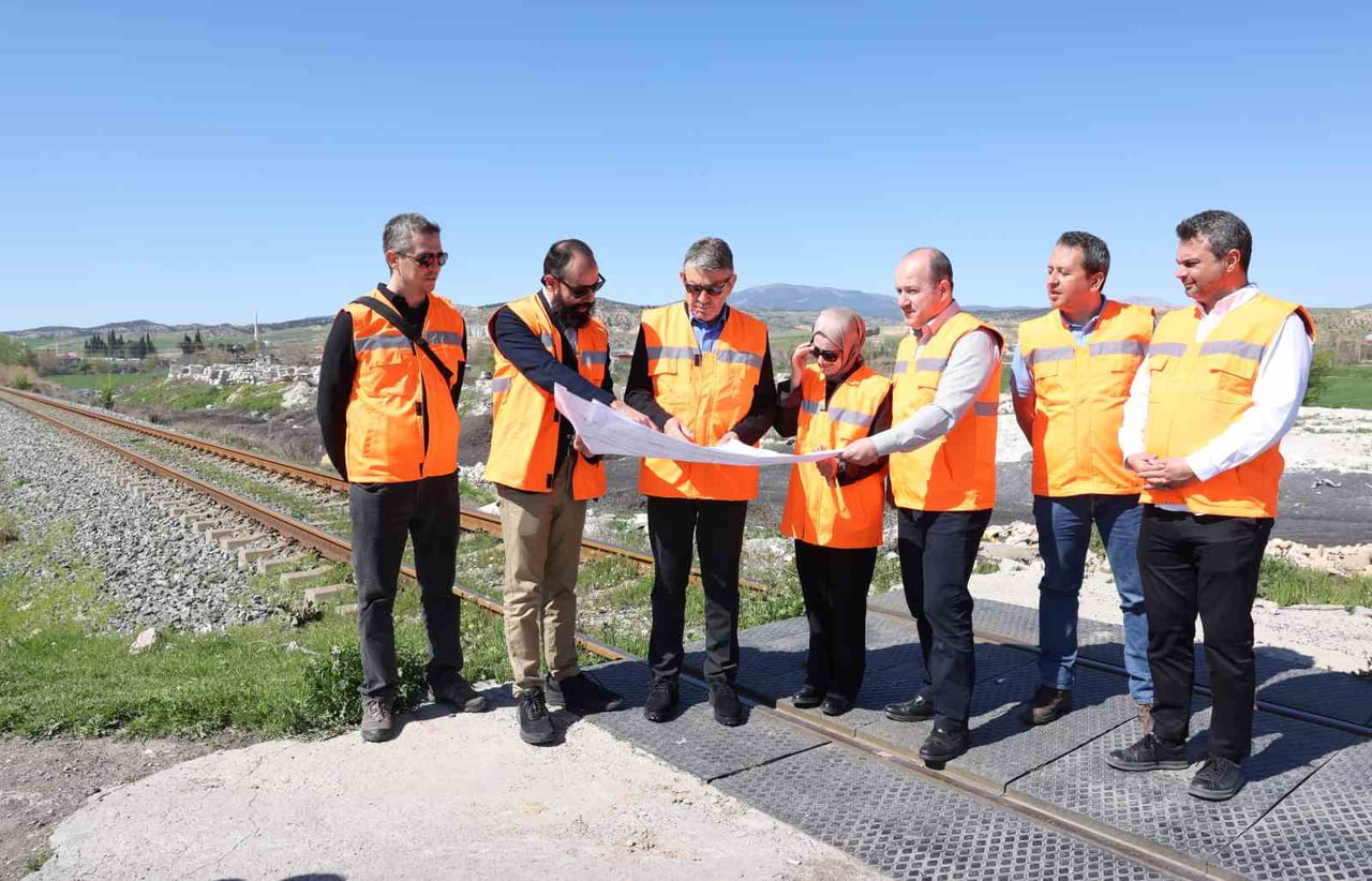 ULAŞTIRMA VE ALTYAPI BAKANLIĞI HEYETİ, DÜNYA BANKASI FİNANSMANIYLA YÜRÜTÜLEN "DEMİRYOLU SON...