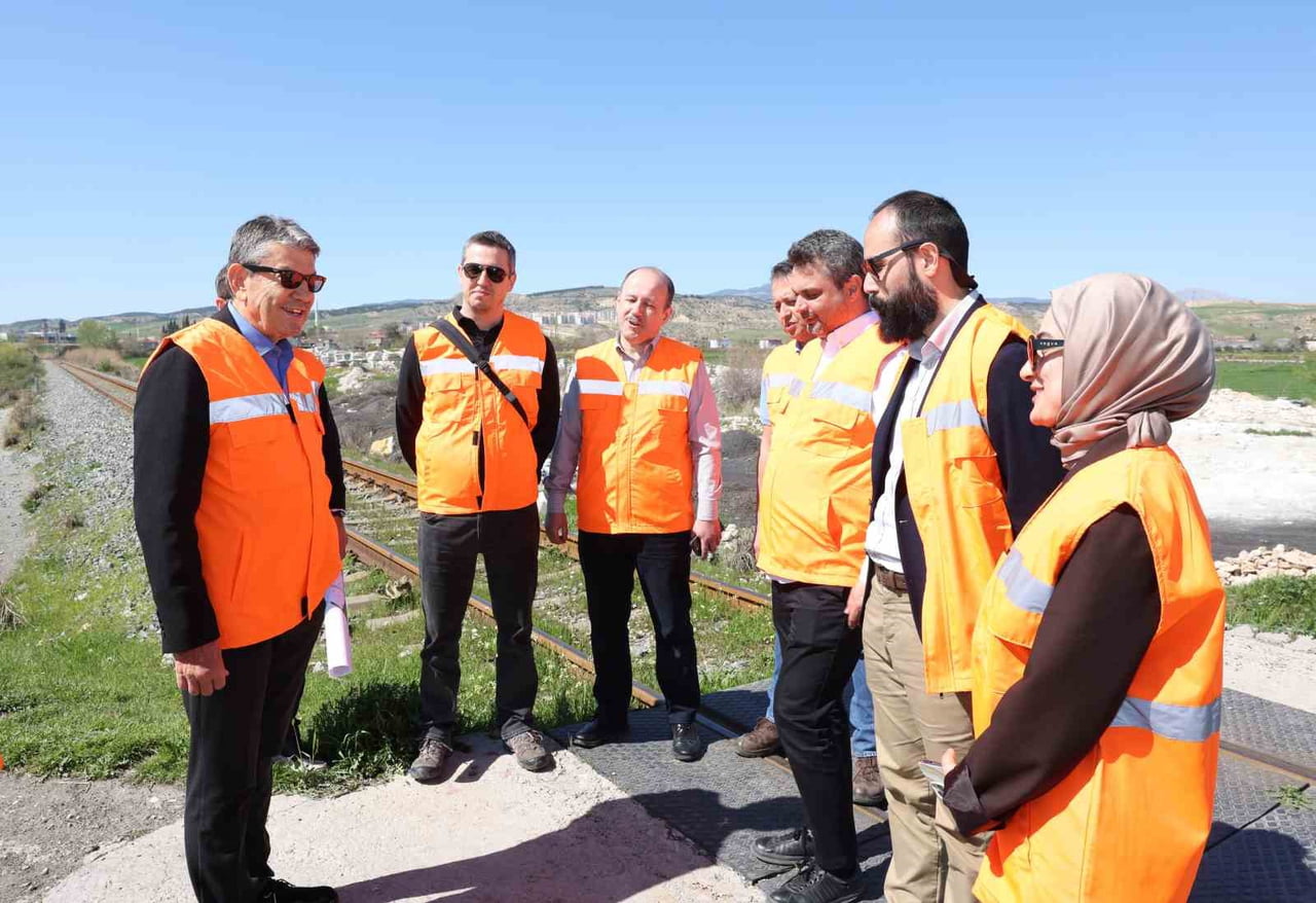 ULAŞTIRMA VE ALTYAPI BAKANLIĞI HEYETİ, DÜNYA BANKASI FİNANSMANIYLA YÜRÜTÜLEN "DEMİRYOLU SON...