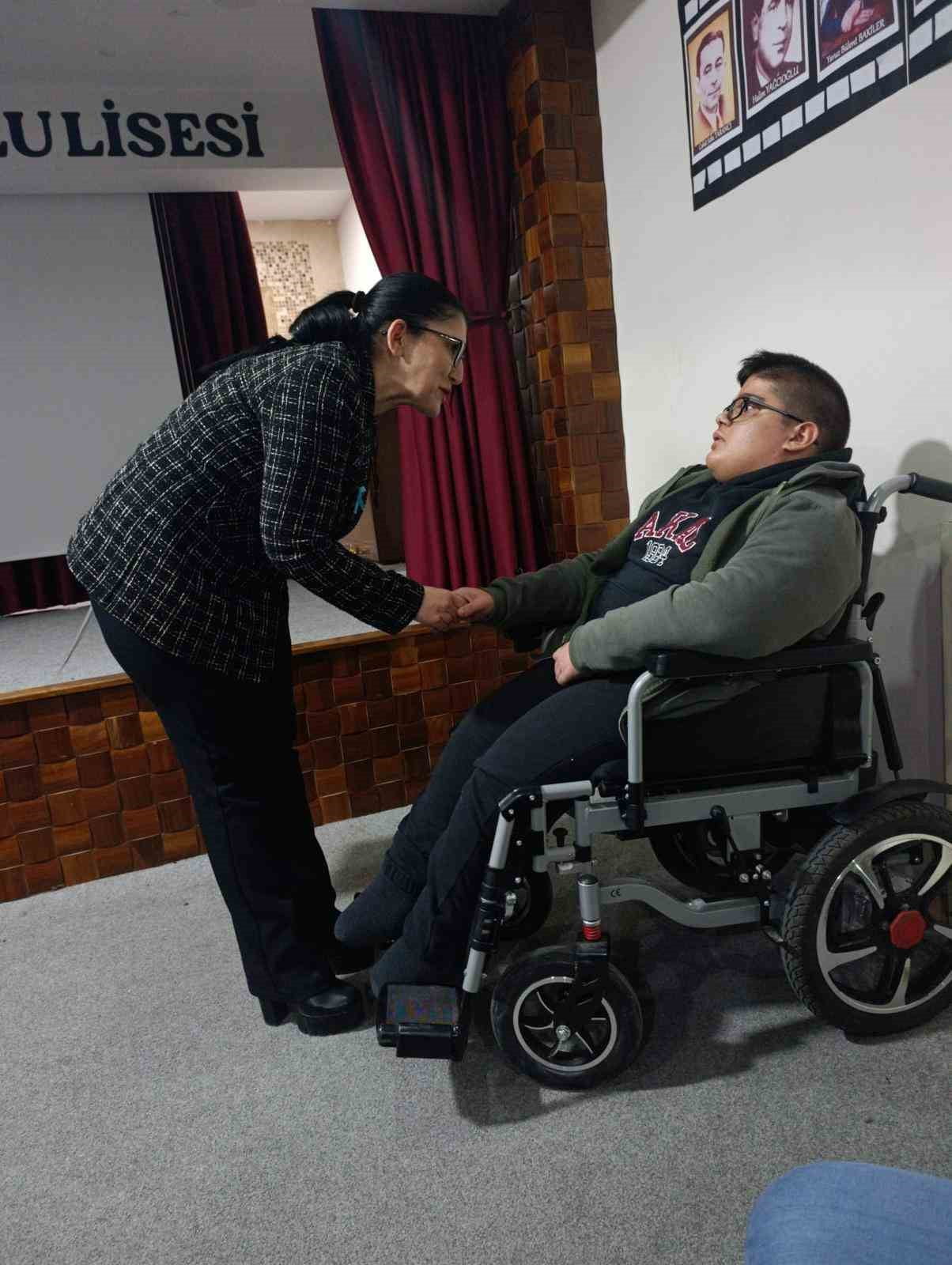 ULUSAL OTİZM KONFEDERASYONU GENEL BAŞKANI FATMA KİLCİ KAVAS "OTİZM VE OKULDA KABUL" KONULU...