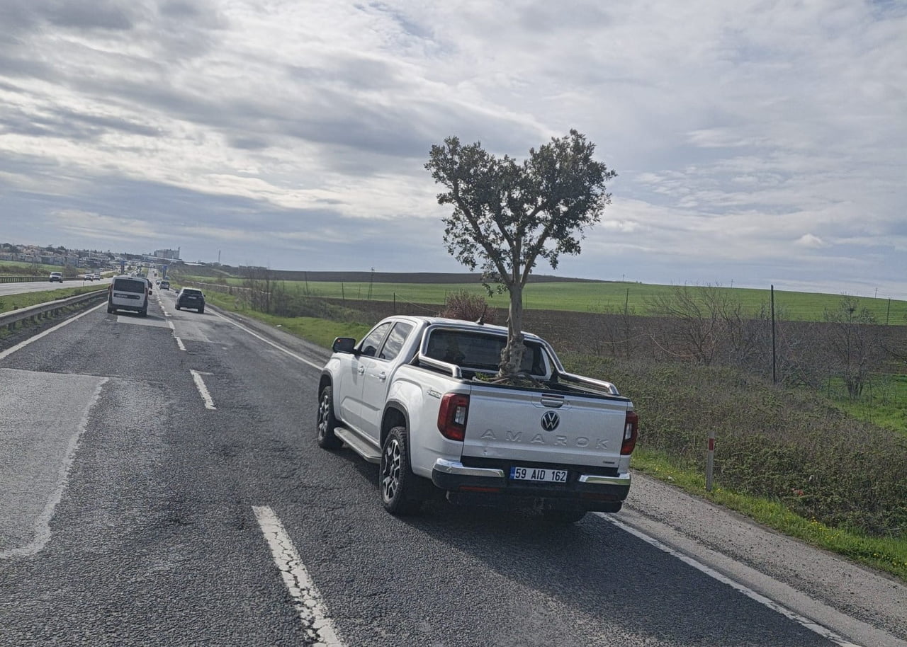 ULUSLARARASI E-5 (D-100) KARAYOLUNDA İSTANBUL SİLİVRİ İSTİKAMETİNDEN TEKİRDAĞ'IN ÇORLU YÖNÜNE...