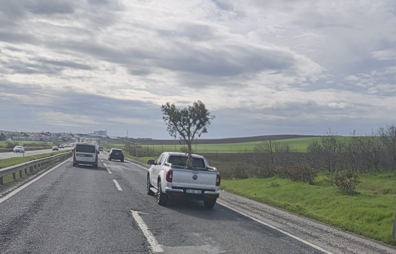 ULUSLARARASI E-5 (D-100) KARAYOLUNDA İSTANBUL SİLİVRİ İSTİKAMETİNDEN TEKİRDAĞ'IN ÇORLU YÖNÜNE...