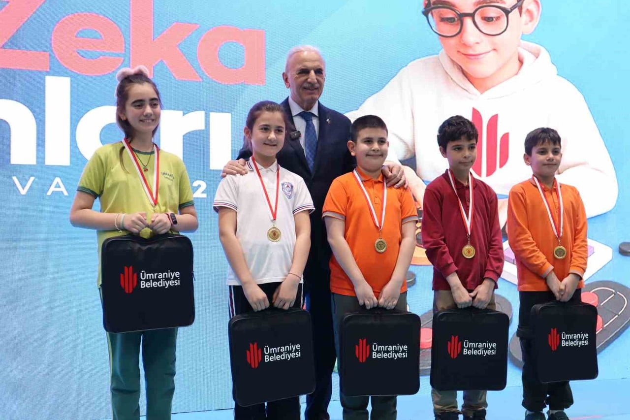 ÜMRANİYE BELEDİYESİ VE İLÇE MİLLİ EĞİTİM MÜDÜRLÜĞÜ İŞ BİRLİĞİYLE DÜZENLENEN 8. GELENEKSEL ÜMRANİYE...