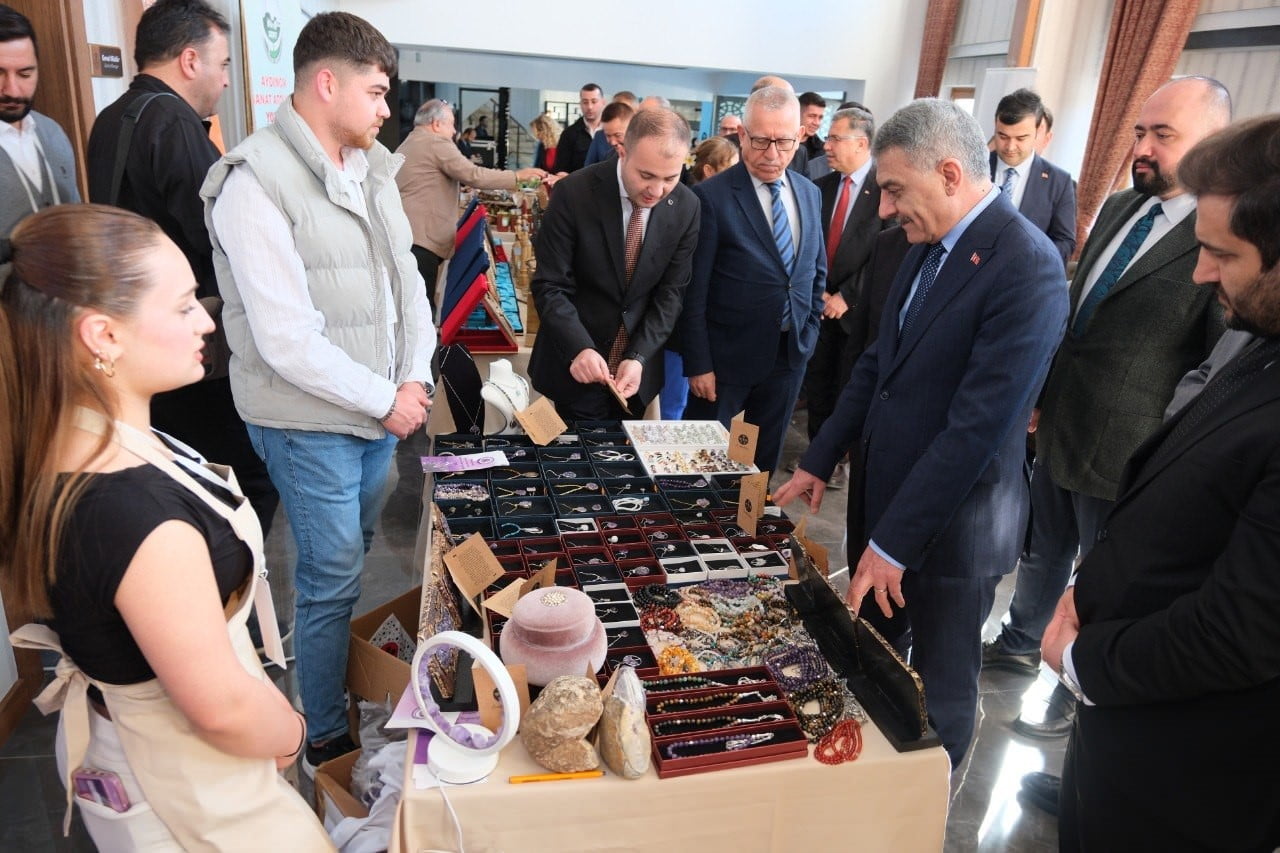 UNESCO ÖĞRENEN ŞEHİRLER YAKLAŞIMI ÇERÇEVESİNDE YEREL KALKINMA VE HAYAT BOYU ÖĞRENME KÜLTÜRÜNÜN...