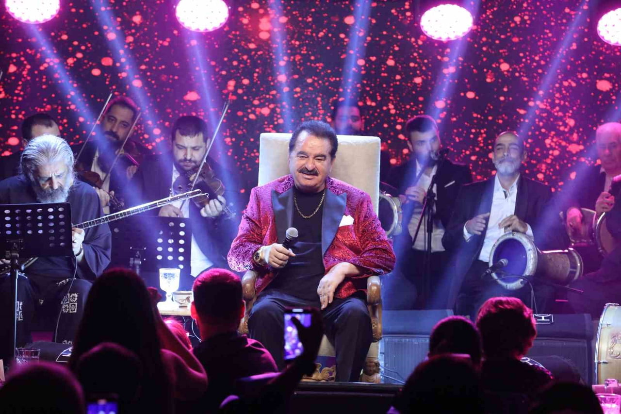 ÜNLÜ SANATÇI İBRAHİM TATLISES, RAHATSIZLANARAK HASTANEYE KALDIRILDI. 74 YAŞINDAKİ SANATÇININ...