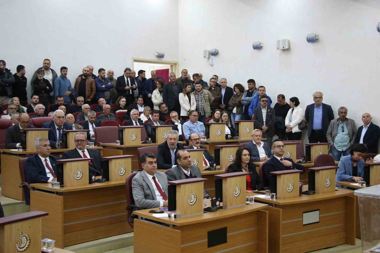 UŞAK BELEDİYE BAŞKANI ÖZKAN YALIM'IN TUTUKLU YARGILANMASI SÜRERKEN, UŞAK BELEDİYESİ MECLİSİ TEK...