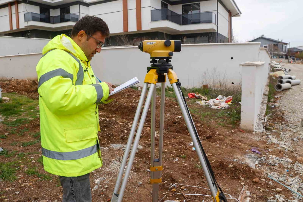 UŞAK BELEDİYESİ, ŞEHİR GENELİNDE İÇME SUYU ALTYAPISINA YÖNELİK ÇALIŞMALARINI...