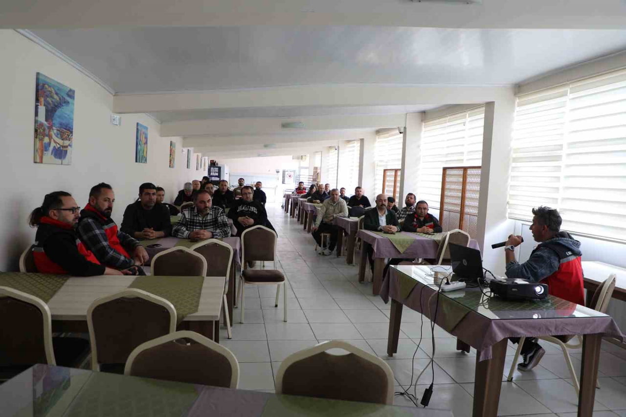 UŞAK İL TARIM VE ORMAN MÜDÜRLÜĞÜ TARAFINDAN EĞİTİM SEFERBERLİĞİ KAPSAMINDA “BUZAĞI KAYIPLARINI...