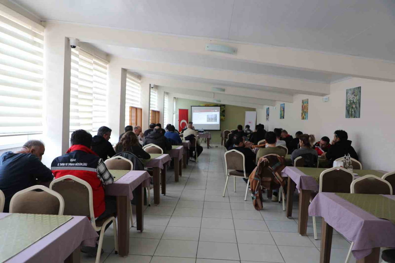 UŞAK İL TARIM VE ORMAN MÜDÜRLÜĞÜ TARAFINDAN EĞİTİM SEFERBERLİĞİ KAPSAMINDA “BUZAĞI KAYIPLARINI...