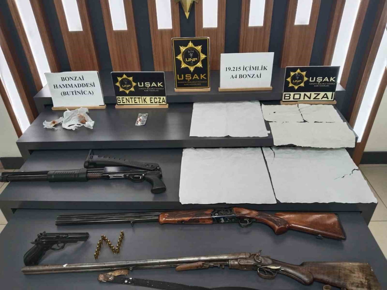 UŞAK’TA GERÇEKLEŞTİREN UYUŞTURUCU OPERASYONLARINDA GÖZALTINA ALINAN 5 ŞÜPHELİDEN 3’Ü...