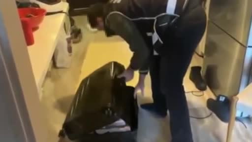 Üsküdar Belediyesi'ne yönelik operasyonda ele geçirilen milyonlarca rüşvet parası ortaya...