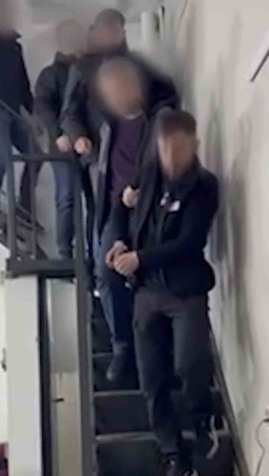 UYUŞTURUCUYU TAVAN ARASINA SAKLADILAR… POLİS TEK TEK ORTAYA ÇIKARDI