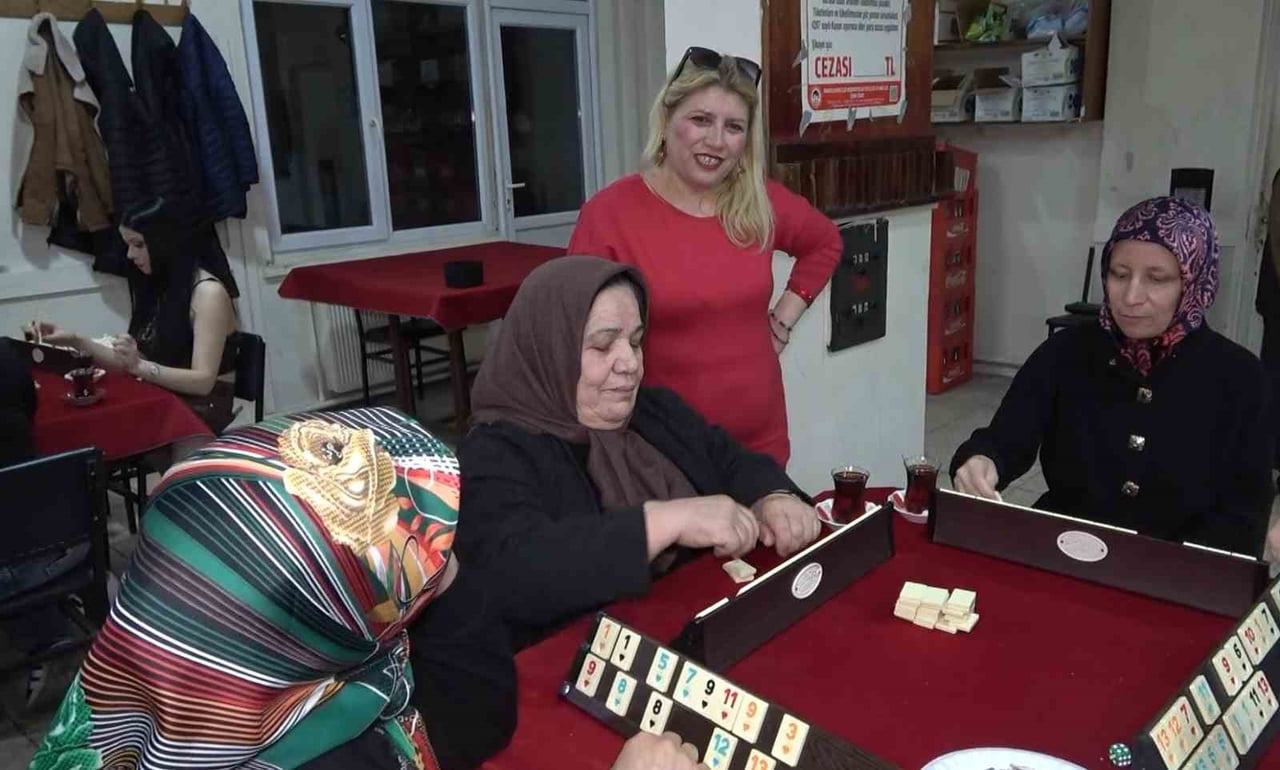 UZUN YILLAR ERKEKLERE ÖZGÜ OLDUĞU DÜŞÜNÜLEN KIRAATHANE KÜLTÜRÜ ISPARTA’DA YENİ BİR BOYUT KAZANDI....