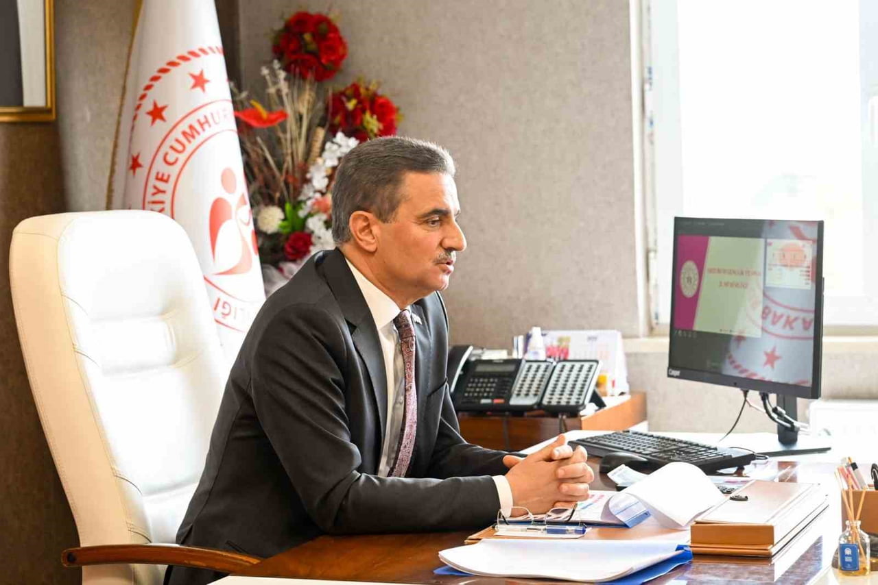 VALİ AYDIN BARUŞ, ERZURUM GENÇLİK VE SPOR İL MÜDÜRLÜĞÜ’NÜ ZİYARET ETTİ. İL MÜDÜRÜ LEVENT ÇAMUR...