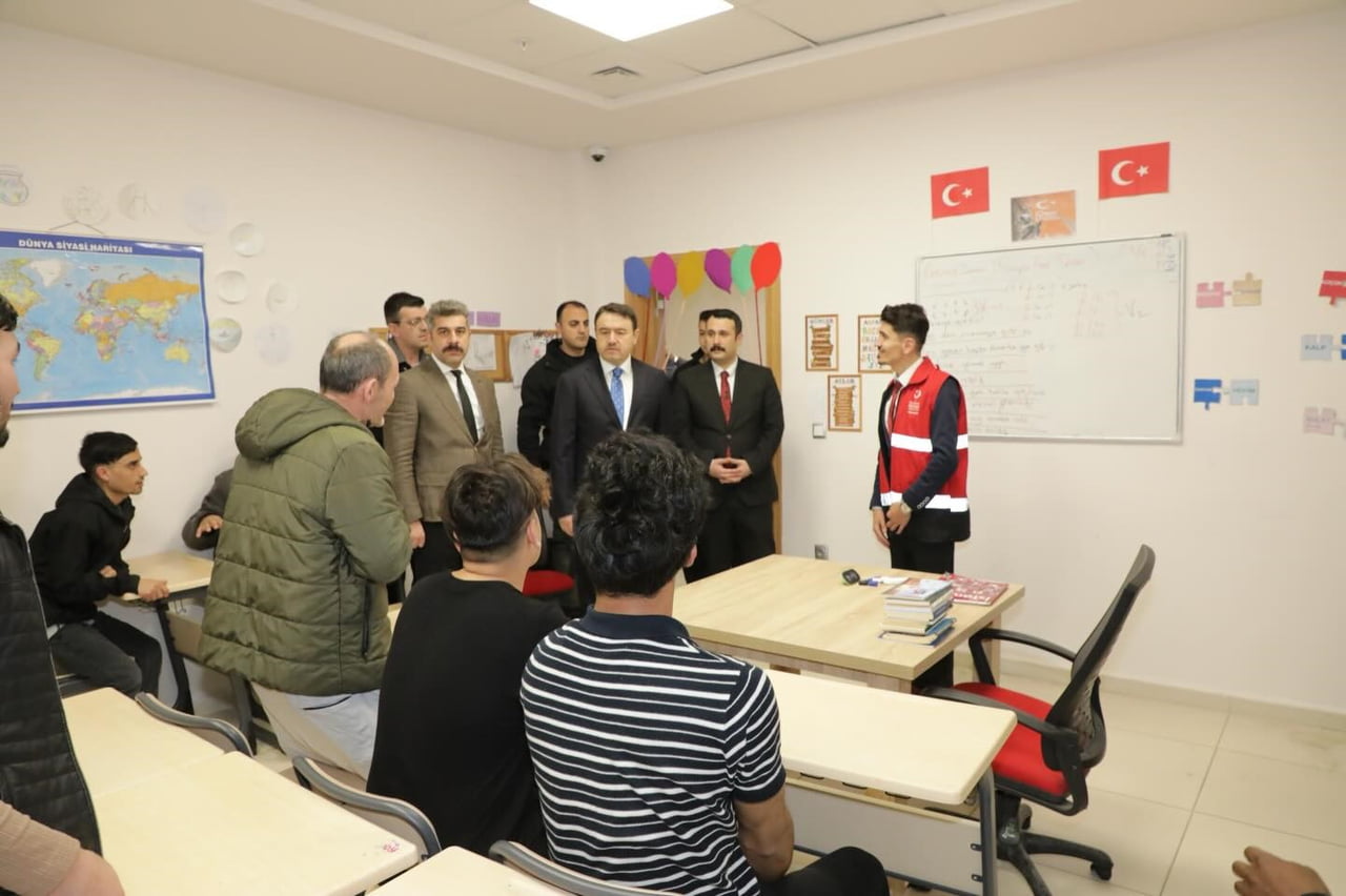 VALİ IŞIN, GERİ GÖNDERME MERKEZİ’Nİ İNCELEDİ