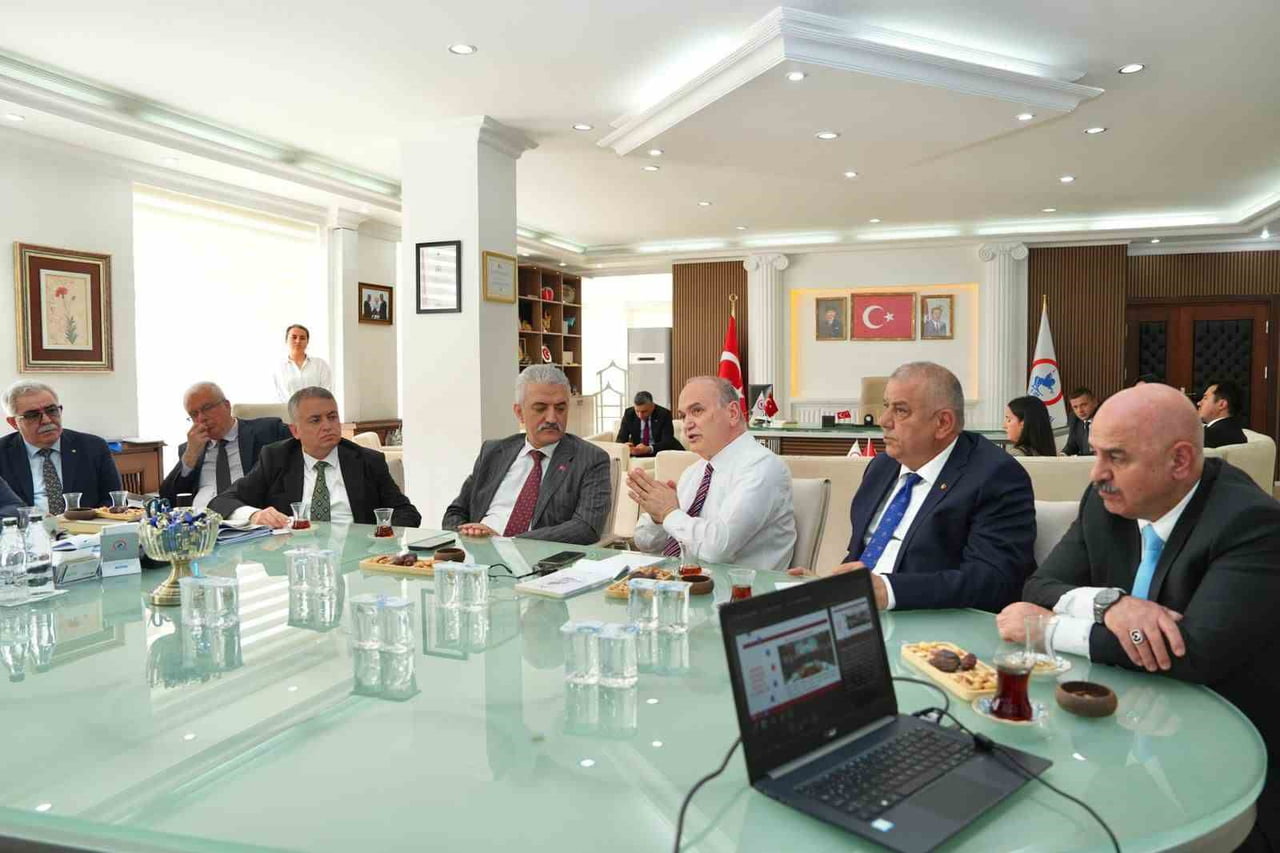 VALİ MEHMET MAKAS, DTSO BAŞKANI ERDOĞAN BIYIK, MECLİS BAŞKANI TANJU ACAR, DÜZCE İHRACAT AKADEMİSİ...