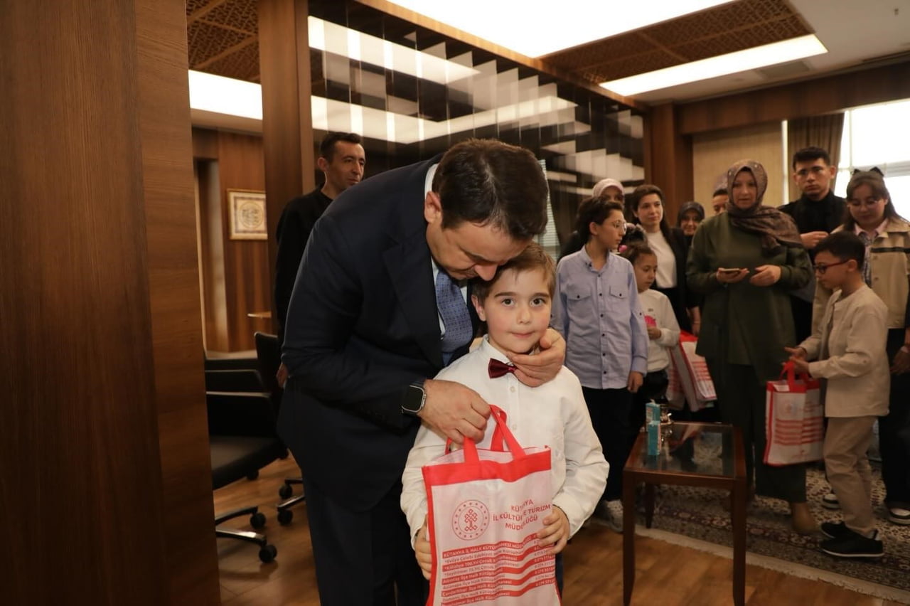 VALİ MUSA IŞIN, KÜTÜPHANE HAFTASI’NDA OKURLARLA BULUŞTU