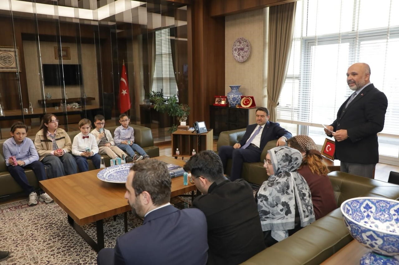 VALİ MUSA IŞIN, KÜTÜPHANE HAFTASI’NDA OKURLARLA BULUŞTU