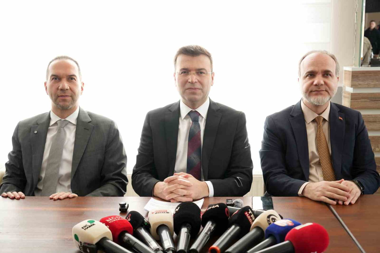 VALİ NEDİM AKŞMEŞE (ORTADA), NİĞDE BELEDİYE BAŞKANI EMRAH ÖZDEMİR (SOLDA)