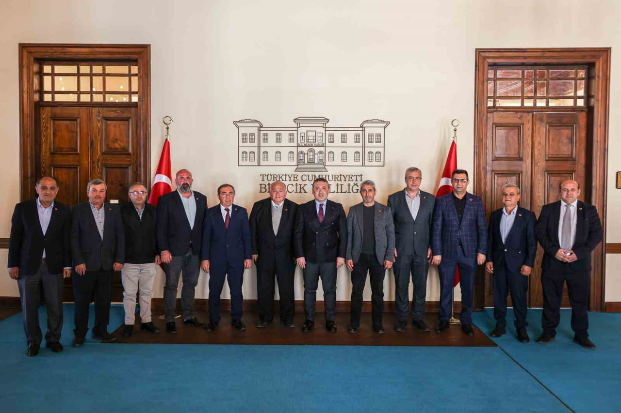 VALİ SÖZER, MUHTARLAR DERNEĞİ YÖNETİMİYLE BİR ARAYA GELDİ