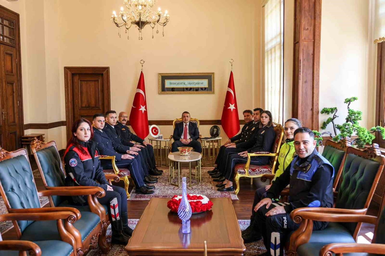 VALİ SÖZER, POLİS HAFTASI DOLAYISIYLA TEŞKİLAT MENSUPLARINI KABUL ETTİ