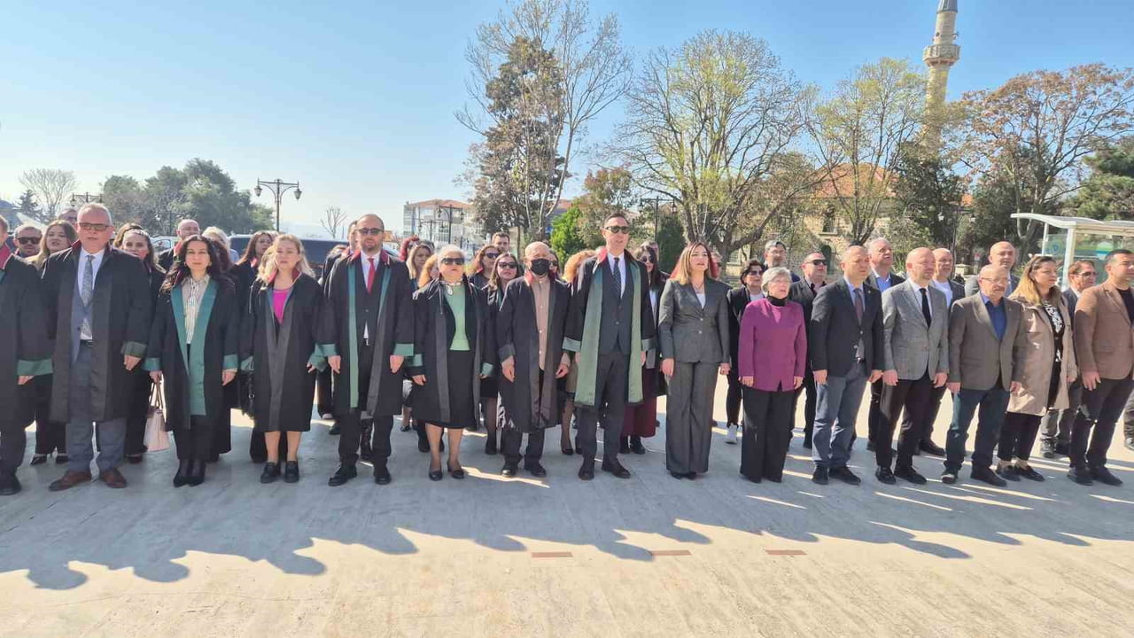 VALİLİK ÖNÜNDE TÖREN YAPILDI