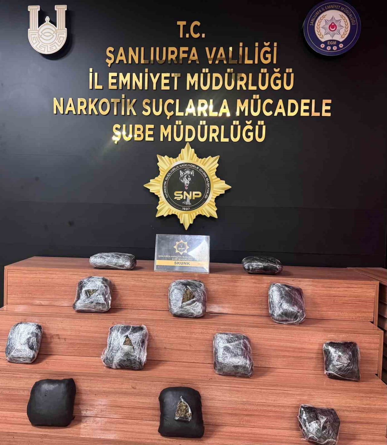 VALİZDEN UYUŞTURUCU ÇIKTI