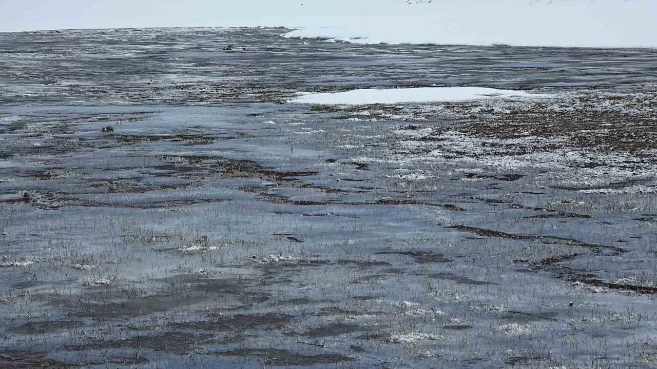 VAN'DA ETKİLİ OLAN YOĞUN KAR YAĞIŞININ ARDINDAN HAVA SICAKLIKLARININ SIFIRIN ALTINA DÜŞMESİYLE...