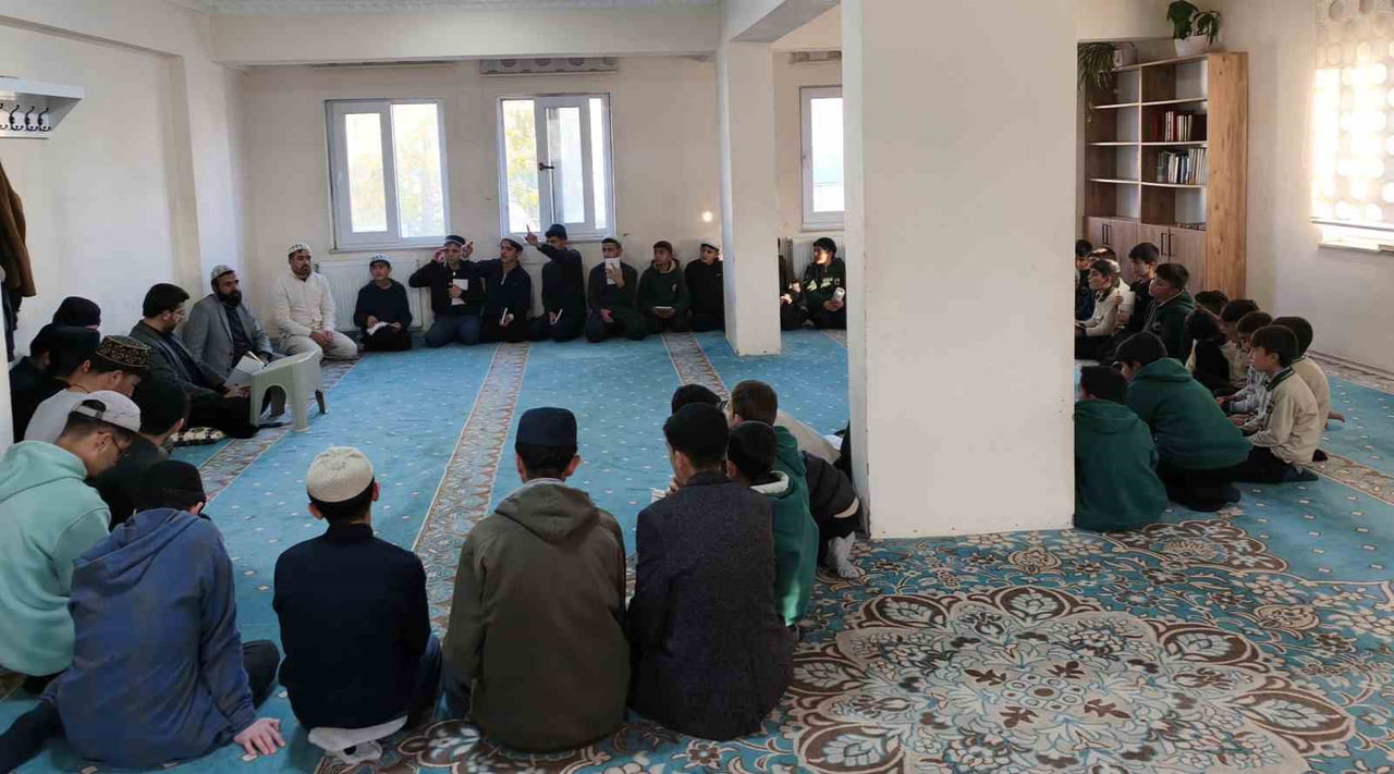 VAN'IN ÇALDIRAN MÜFTÜLÜĞÜ, İLÇEDE HAFIZLIK EĞİTİMİ ALAN ÖĞRENCİLERİN ÇOK YÖNLÜ GELİŞİMİNİ...