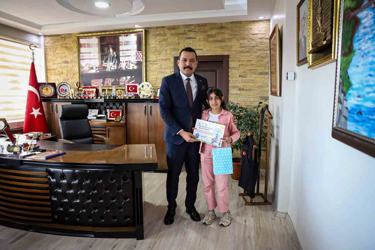 VAN'IN MURADİYE İLÇESİNDE 62. KÜTÜPHANE HAFTASI DÜZENLENEN ETKİNLİKLERLE KUTLANMAYA DEVAM...