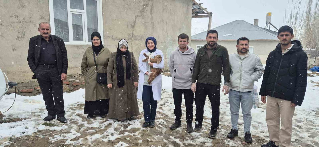 VAN'IN ÖZALP İLÇESİNDE TARIM VE HAYVANCILIKLA UĞRAŞAN VATANDAŞLARA YÖNELİK ÖNEMLİ BİR EĞİTİM...