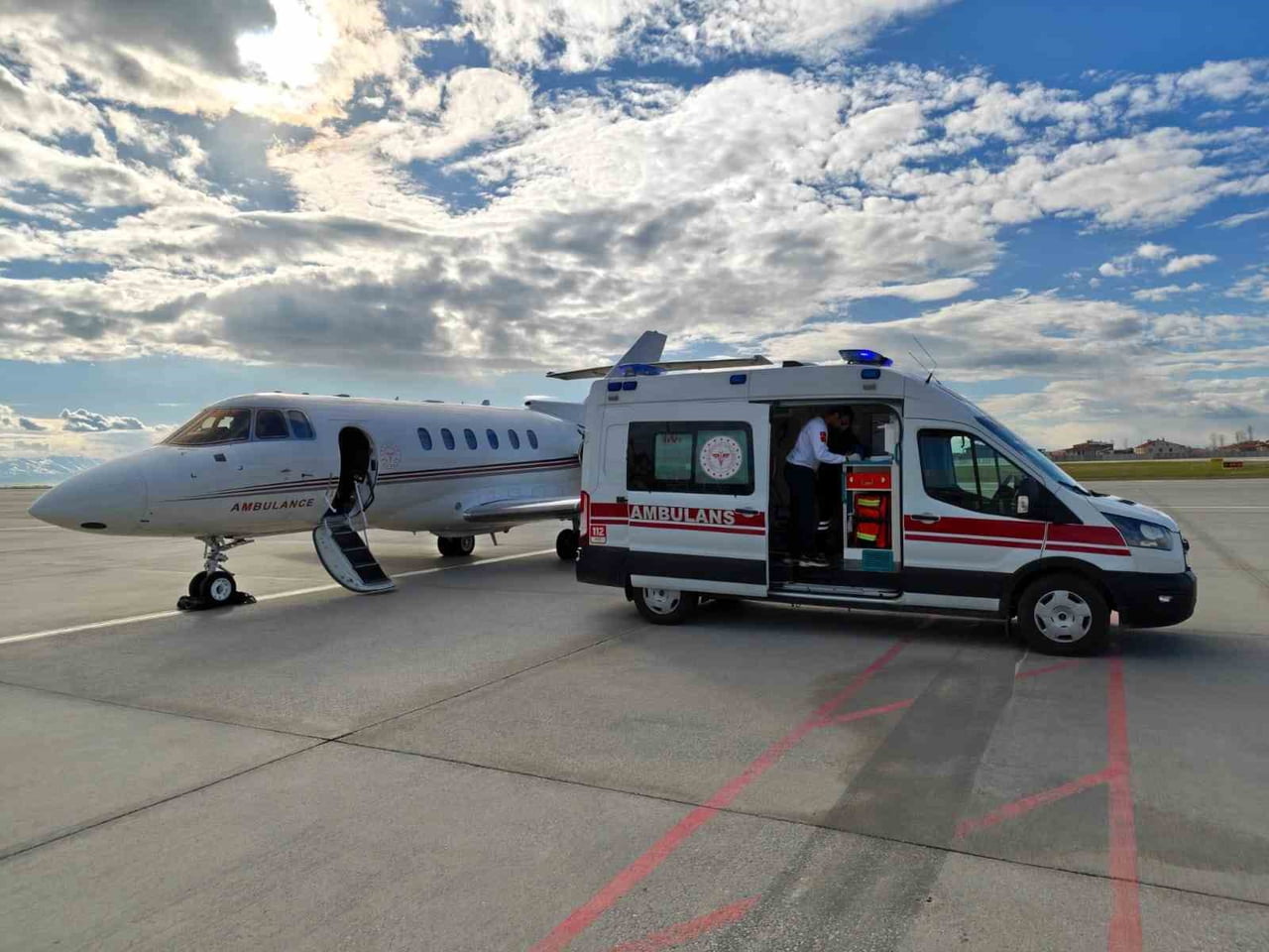 VAN’DA TEDAVİ GÖREN KALP HASTASI BEBEK, AMBULANS UÇAKLA İLE İSTANBUL'A SEVK EDİLDİ.
