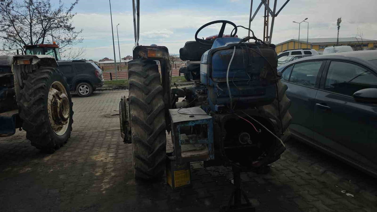 VAN’IN ERCİŞ İLÇESİNDE TARIM SEZONUNUN YAKLAŞMASIYLA BİRLİKTE TRAKTÖR TAMİRHANELERİNDE YOĞUNLUK...