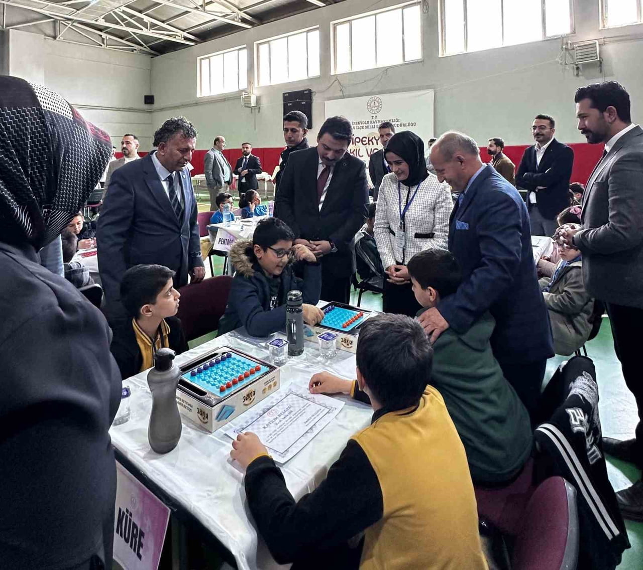 VAN’IN İPEKYOLU İLÇESİNDE DÜZENLENEN AKIL VE ZEKÂ OYUNLARI TURNUVASI, 36 OKULDAN 180 ÖĞRENCİNİN...