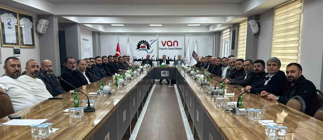 VAN ORGANİZE SANAYİ BÖLGESİ (OSB) YÖNETİM KURULU BAŞKANI MEMET ASLAN VE YÖNETİM KURULU ÜYELERİ...