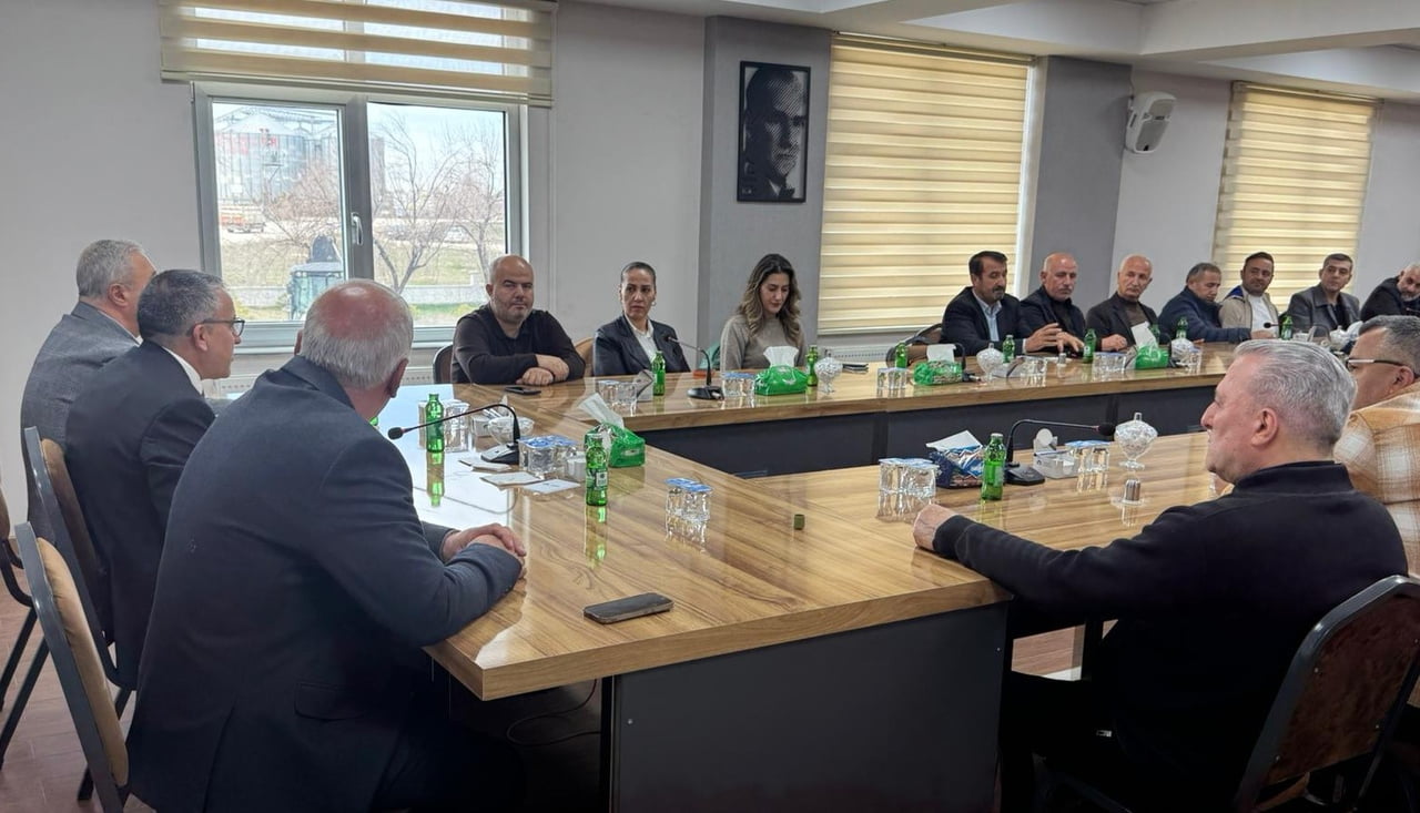 VAN ORGANİZE SANAYİ BÖLGESİ (OSB) YÖNETİM KURULU BAŞKANI MEMET ASLAN VE YÖNETİM KURULU ÜYELERİ...