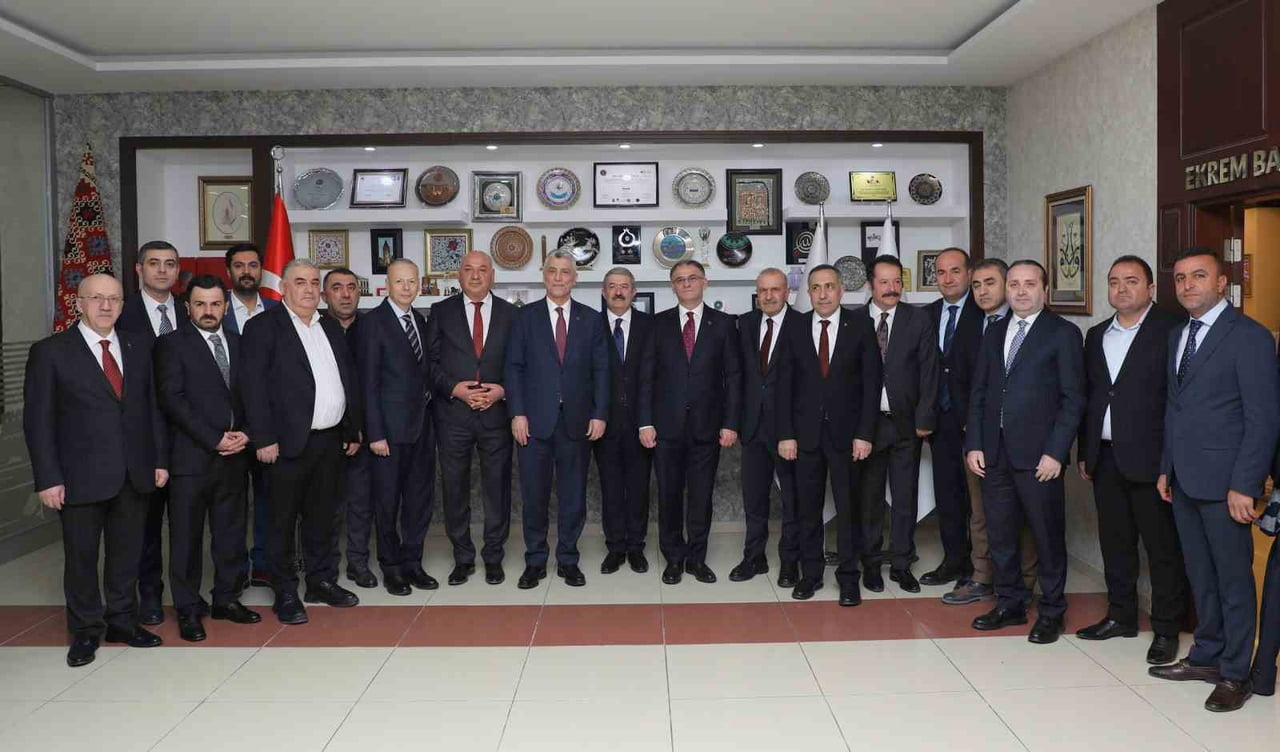 VAN TİCARET VE SANAYİ ODASI’NDA (TSO) DÜZENLENEN "VAN İŞ DÜNYASI İSTİŞARE TOPLANTISI"NDA KONUŞAN...