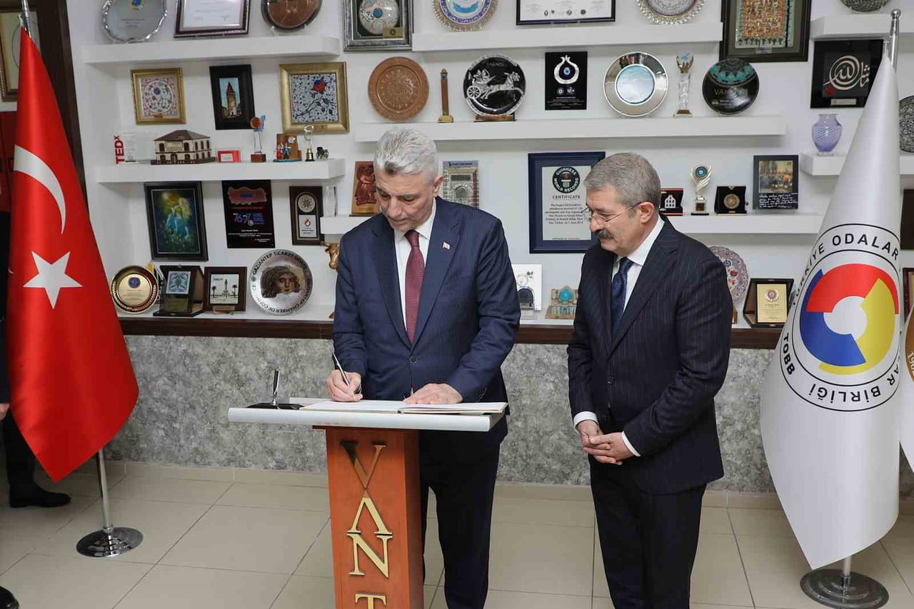 VAN TİCARET VE SANAYİ ODASI’NDA (TSO) DÜZENLENEN "VAN İŞ DÜNYASI İSTİŞARE TOPLANTISI"NDA KONUŞAN...