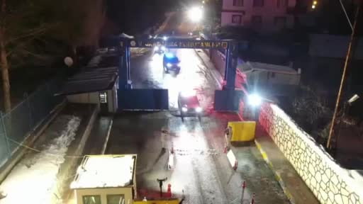 Van ve Hakkari’de uyuşturucu imalatçılarına yönelik düzenlenen operasyonlarda 8 şüpheli...