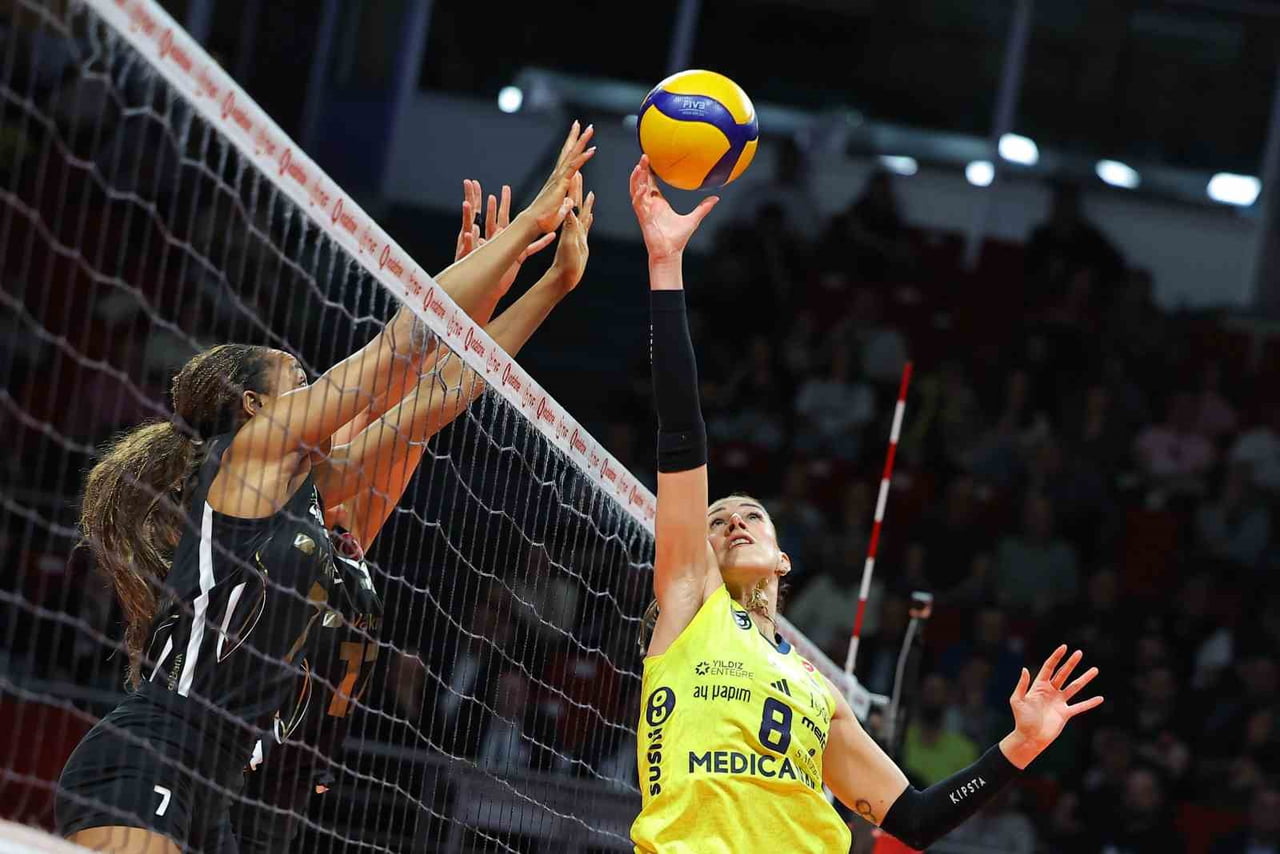 VODAFONE SULTANLAR LİGİ FİNAL ETABININ İKİNCİ MAÇINDA FENERBAHÇE MEDİCANA, DEPLASMANDA V. BANK'I...