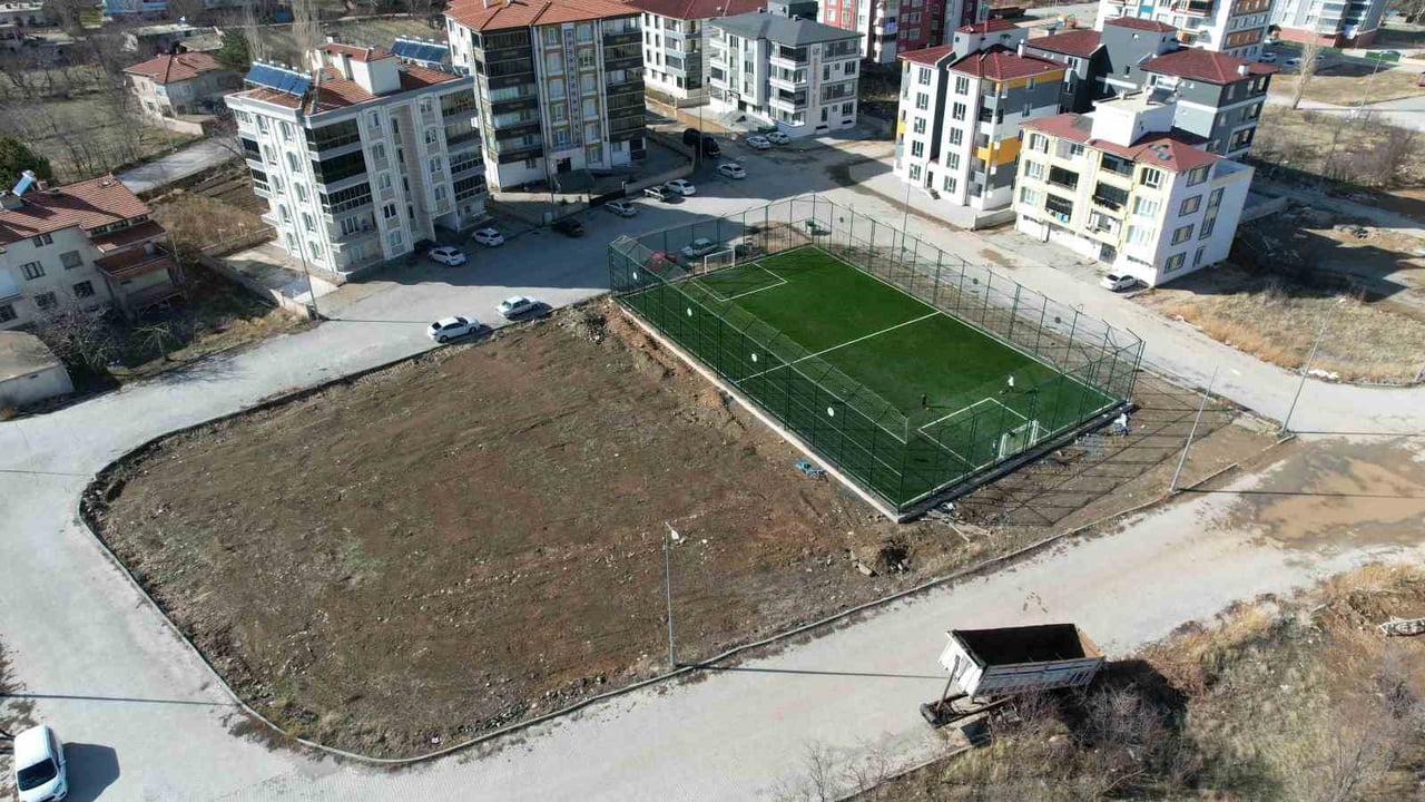 YAHYALI’DA SPOR YATIRIMLARINA BİR YENİSİ DAHA EKLENİYOR. YAHYALI BELEDİYE BAŞKANI ESAT ÖZTÜRK...