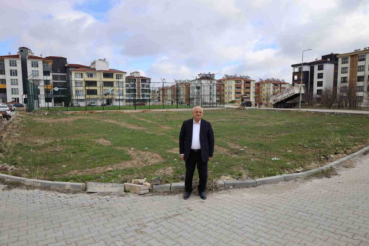 YAHYALI’DA SPOR YATIRIMLARINA BİR YENİSİ DAHA EKLENİYOR. YAHYALI BELEDİYE BAŞKANI ESAT ÖZTÜRK...