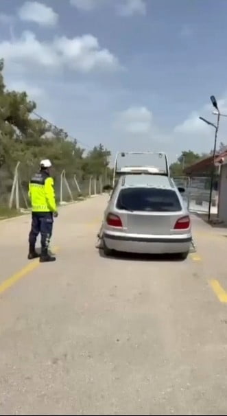 YAKALANAN SÜRÜCÜYE TRAFİK GÜVENLİĞİNİ TEHLİKEYE DÜŞÜRMEKTEN DOLAYI GEREKLİ CEZAİ İŞLEMLER...