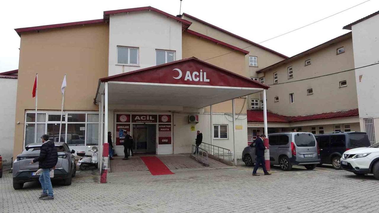 YAKLAŞIK 19 SAAT SONRA BULUNAN KÜÇÜK KIZ TEDAVİ VE KONTROLLERİNİN YAPILMASI İÇİN HİZAN DEVLET...