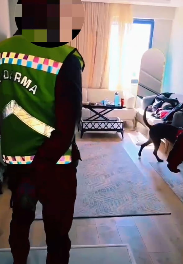 YALOVA’DA JANDARMA EKİPLERİNCE DÜZENLENEN UYUŞTURUCU OPERASYONUNDA 1 ŞÜPHELİ TUTUKLANIRKEN 1 KİLO...