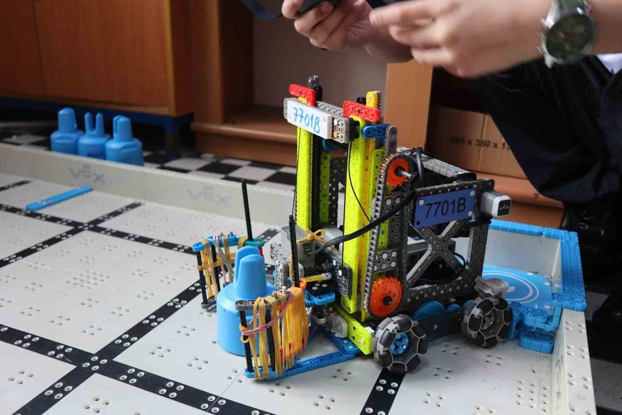 YALOVA MEHMET AKİF ERSOY ORTAOKULU BÜNYESİNDE KURULAN "BRAİNSTORMS" ROBOTİK TAKIMI, KISITLI...