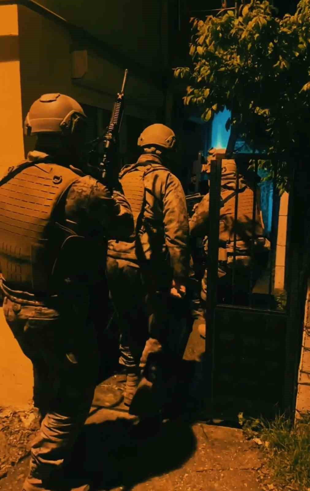 YALOVA MERKEZLİ 4 İLDE DEAŞ TERÖR ÖRGÜTÜNE YÖNELİK DÜZENLENEN OPERASYONDA GÖZALTINA ALINAN...