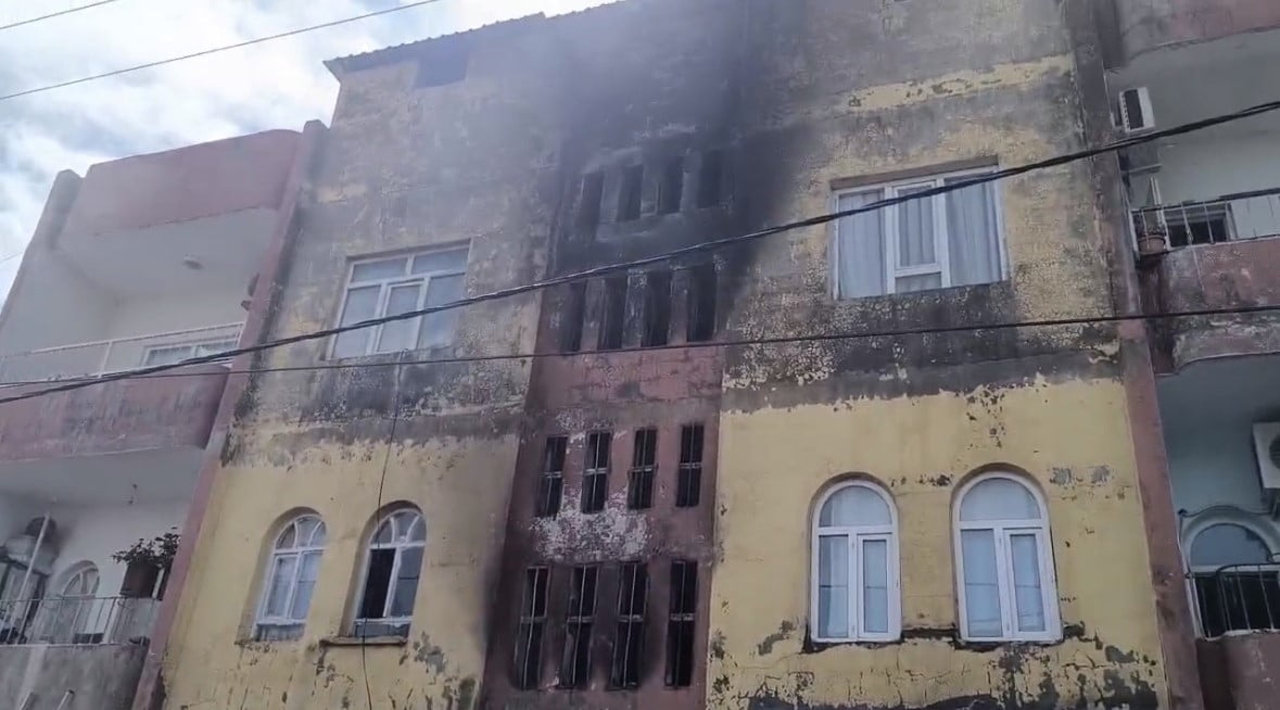 YANGIN, İTFAİYE EKİPLERİNİN MÜDAHALESİYLE KONTROL ALTINA ALINARAK SÖNDÜRÜLDÜ.