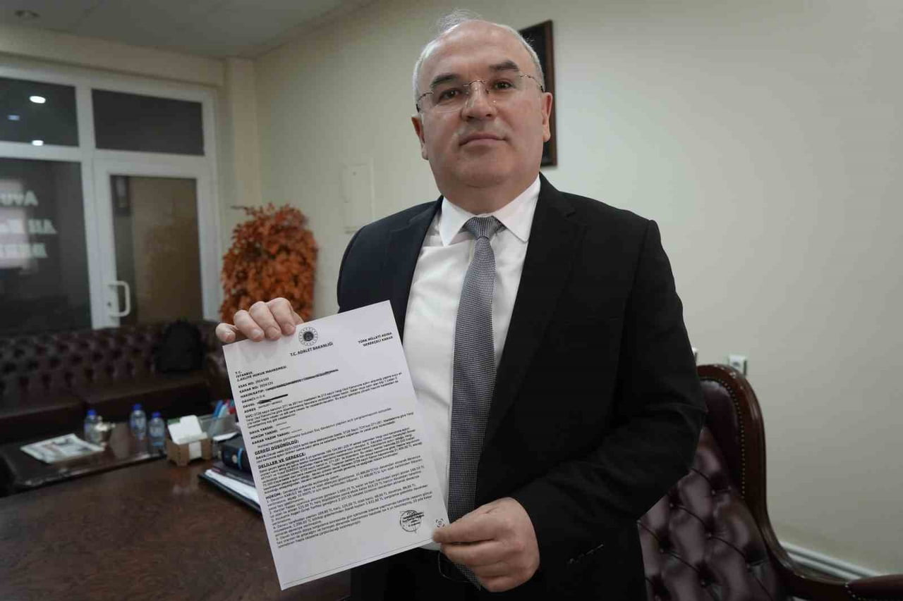 YAPAY ZEKÂYLA SAHTE MAHKEME DOSYASI HAZIRLAYAN DOLANDIRICILARIN AĞINA DÜŞÜRMEYİ PLANLADIĞI...