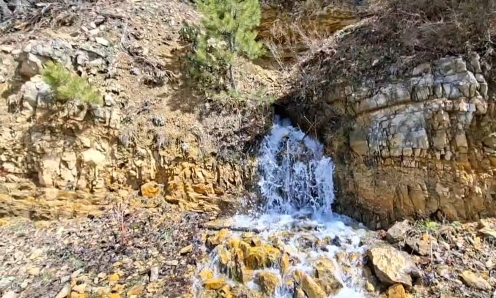 YENİDEN AKMAYA BAŞLAYAN SU KAYNAĞI