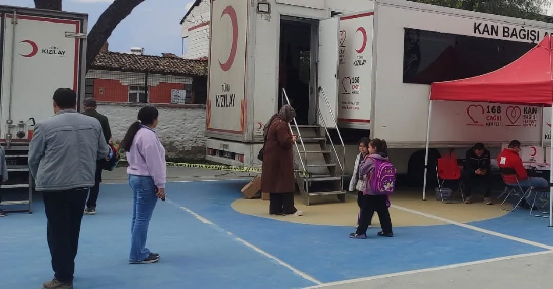 YENİPAZAR İLÇE MİLLİ EĞİTİM MÜDÜRLÜĞÜ ÖNCÜLÜĞÜNDE, TÜRK KIZILAYI İŞ BİRLİĞİYLE DÜZENLENEN KAN...